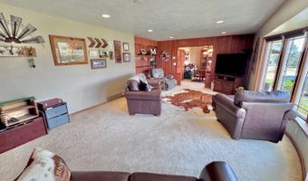 203 3rd Ave SW, Bowman, ND 58623