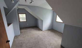 421 S 8th St, Albia, IA 52531