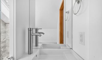 2360 S ARLINGTON RIDGE Rd, Arlington, VA 22202