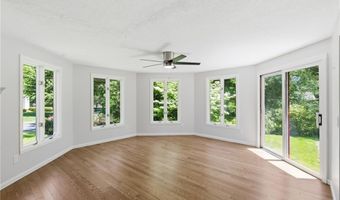32 Briarwood Rd, Lincoln, RI 02865