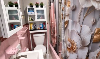 3 Holbrook St, Ansonia, CT 06401