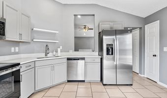 92 W 13TH St, Atlantic Beach, FL 32233