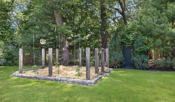 17 Pojac Point Rd, North Kingstown, RI 02852