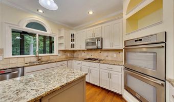 5035 Towne Lake Hls N, Woodstock, GA 30189
