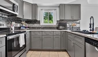 426 N Main St, Almont, MI 48003