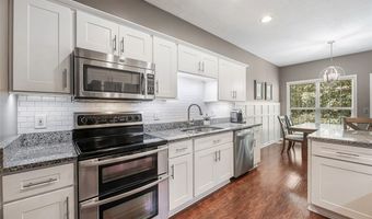 660 Elmwood Pt, Aurora, OH 44202