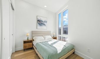 38 Hichborn 205, Boston, MA 02135