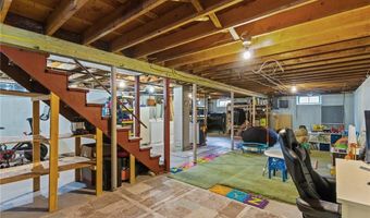 17 Linwood Dr, Coventry, RI 02816