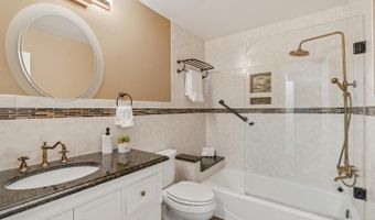 8942 BARROWGATE Ct, Potomac, MD 20854