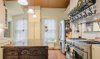 15 Ayrault St, Newport, RI 02840