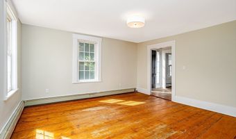 4 Main St, Ashburnham, MA 01430