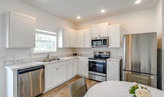 677 Crossings Ln, Akron, OH 44320
