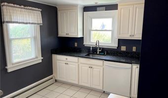 249 Tuckerman Ave 5, Middletown, RI 02842