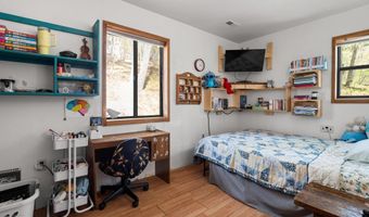 513 FAIRWAY Dr, Basye, VA 22810