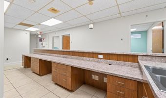 220 N WESTMONTE Dr B, Altamonte Springs, FL 32714
