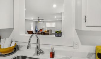 729 Canterbury Dr, Biloxi, MS 39532