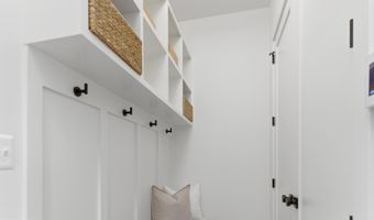 7705 HOLIDAY Ter, Bethesda, MD 20817