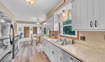 3552 W Southwood Dr, Franklin, WI 53132
