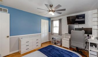 7 Oakcrest Dr, North Providence, RI 02904