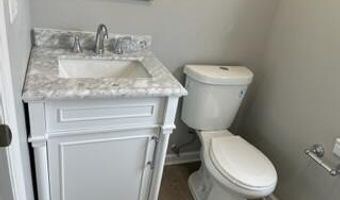 154 8th St A, Belford, NJ 07718