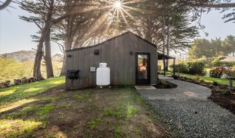 390 4TH St SW, Bandon, OR 97411