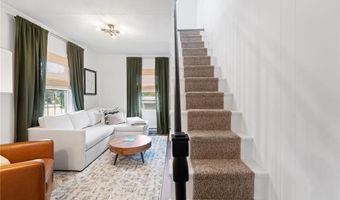 61 School St 2R, Lincoln, RI 02802