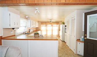 56 Bayview Pkwy, Middletown, RI 02842