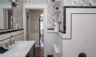 26 Vernon Ave, Newport, RI 02840