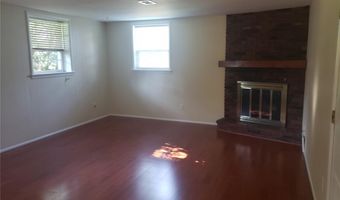 329 Nantucket Dr, Ballwin, MO 63011