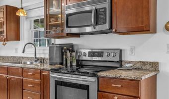 174 Rolling Meadow Dr, Bangor, ME 04401