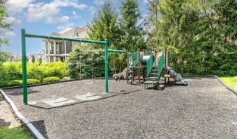 8659 Coveview Ct, Deerfield, OH 45040