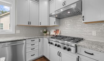 3048 N Spurway Dr, Ann Arbor, MI 48105