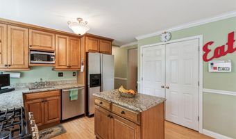 278 Oakleigh Woods Dr, Ballwin, MO 63011
