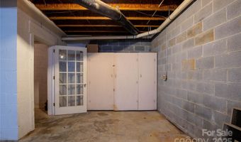 400 Three Dog Mountain Rd, Bakersville, NC 28705