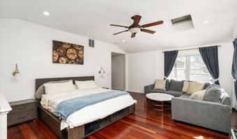 4 Twain Dr, Allentown, NJ 08501