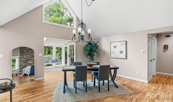 16 Canterbury Dr, Arden, NC 28704