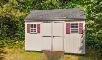 3 Oaks Ct, Albany, NY 12203