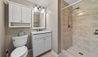 2 Spice Bush Ln, Branford, CT 06405