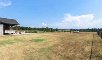 2215 Deepwood Dr, Alma, AR 71921