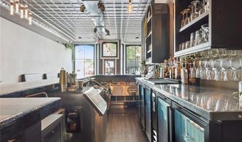 103 E Main St, Anamosa, IA 52205