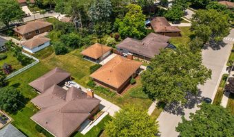 1534 Barrington Pl, Ann Arbor, MI 48103