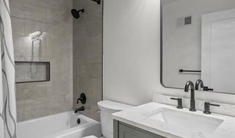 628 Hickory Knoll Ct, Ballwin, MO 63021