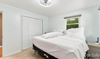 376 School Rd E, Asheville, NC 28803