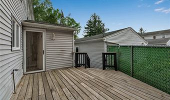 77 Sundridge Dr, Amherst, NY 14228