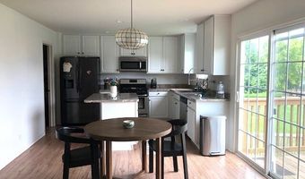 900 Heartland Park Ln, Antioch, IL 60002