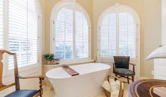 708 Town And Country Dr, Adel, GA 31620