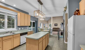 12 Brittany Dr, Bayville, NJ 08721