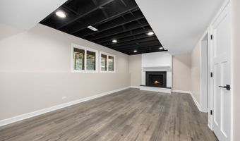 9704 Captains Dr, Algonquin, IL 60102