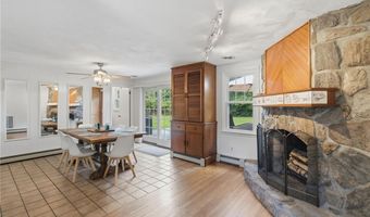 6 Lakewood Dr, Narragansett, RI 02882