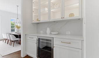 7705 HOLIDAY Ter, Bethesda, MD 20817